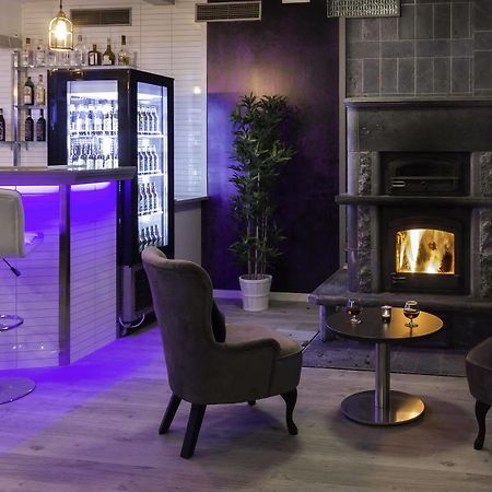 Hotell Restaurang Naemforsen Näsåker Kültér fotó