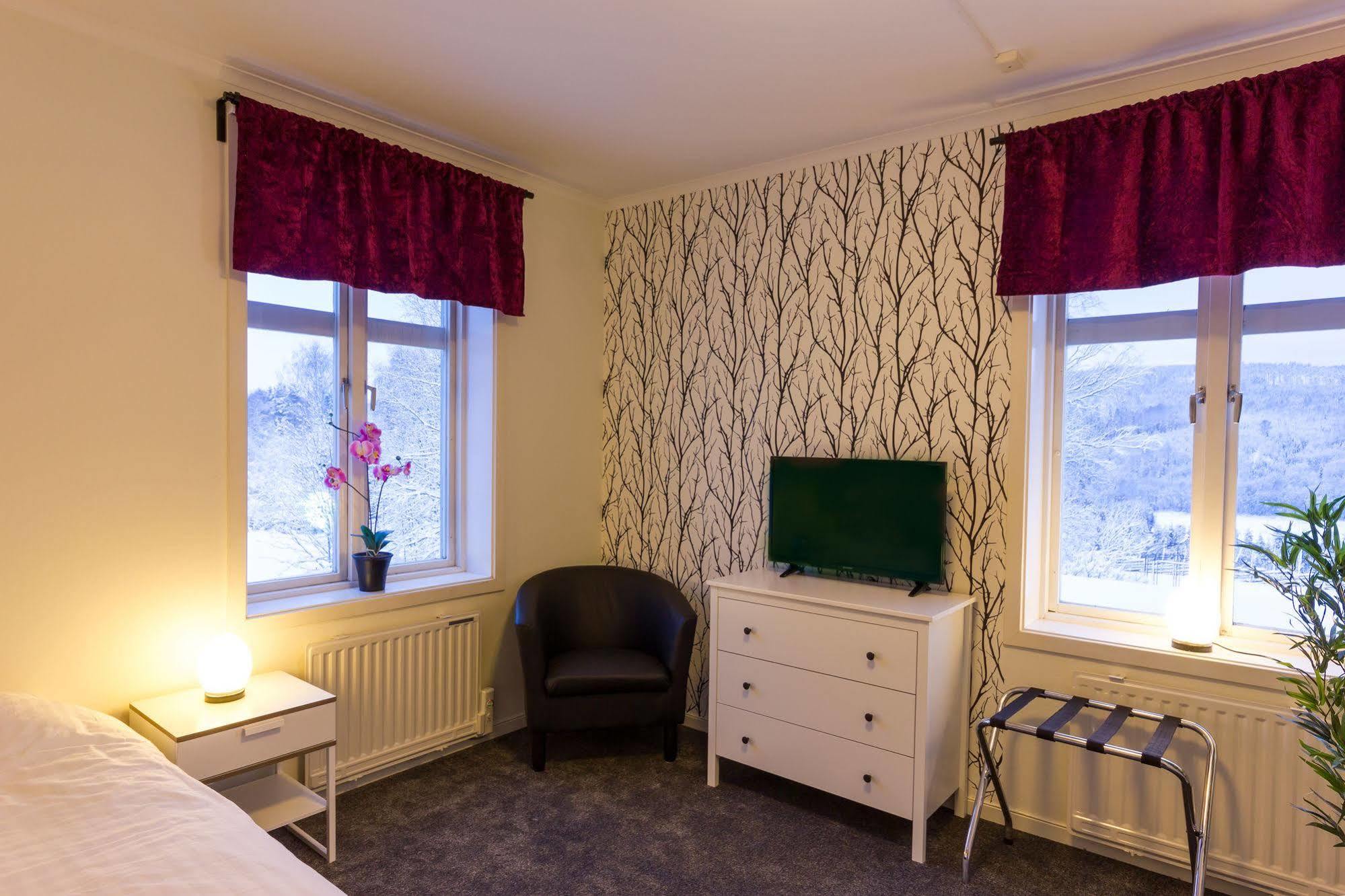 Hotell Restaurang Naemforsen Näsåker Kültér fotó